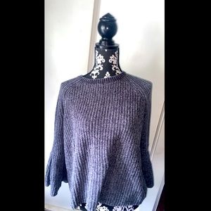 Gray bell-sleeved sweater